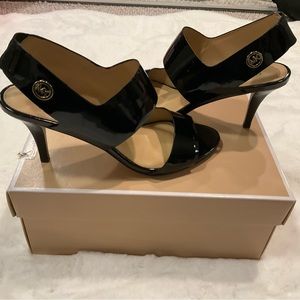 Pre Owned Michael KORS Rochelle Sandals 6.5